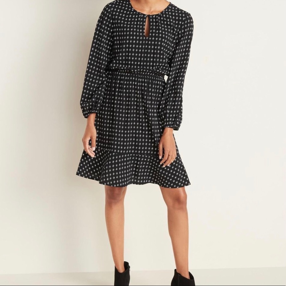 Old Navy Waist-defined keyhole dress